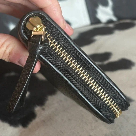Tory Burch Black Leather Zip Around Wallet - Picture 3 of 16